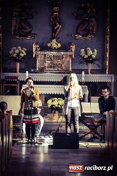 Zdjęcie w galerii na portalu naszraciborz.pl: Voices for Hospices - koncert uwielbienia w kościele na Ocicach wiadomości z regionu