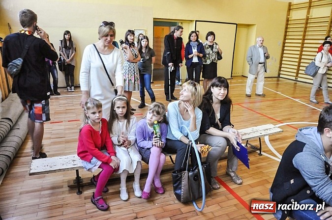 Zdjęcie w galerii na portalu naszraciborz.pl: Księża roznieśli w pył absolwentów  wiadomości z regionu