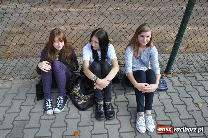 Zdjęcie w galerii na portalu naszraciborz.pl: Księża roznieśli w pył absolwentów  wiadomości z regionu