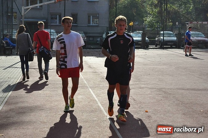 Zdjęcie w galerii na portalu naszraciborz.pl: Księża roznieśli w pył absolwentów  wiadomości z regionu