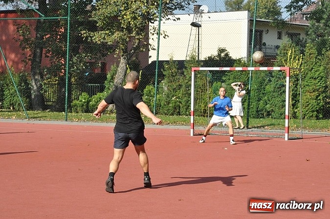 Zdjęcie w galerii na portalu naszraciborz.pl: Księża roznieśli w pył absolwentów  wiadomości z regionu