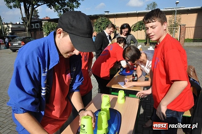 Zdjęcie w galerii na portalu naszraciborz.pl: Księża roznieśli w pył absolwentów  wiadomości z regionu
