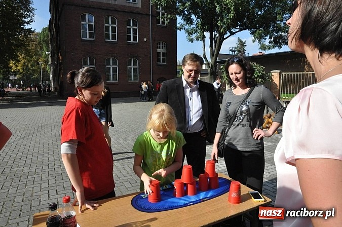 Zdjęcie w galerii na portalu naszraciborz.pl: Księża roznieśli w pył absolwentów  wiadomości z regionu
