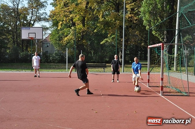 Zdjęcie w galerii na portalu naszraciborz.pl: Księża roznieśli w pył absolwentów  wiadomości z regionu