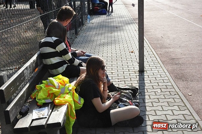 Zdjęcie w galerii na portalu naszraciborz.pl: Księża roznieśli w pył absolwentów  wiadomości z regionu