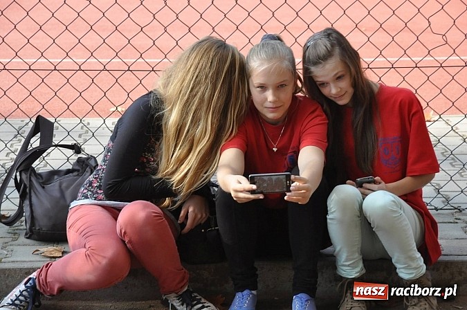 Zdjęcie w galerii na portalu naszraciborz.pl: Księża roznieśli w pył absolwentów  wiadomości z regionu