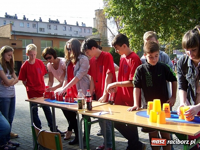 Zdjęcie w galerii na portalu naszraciborz.pl: Księża roznieśli w pył absolwentów  wiadomości z regionu