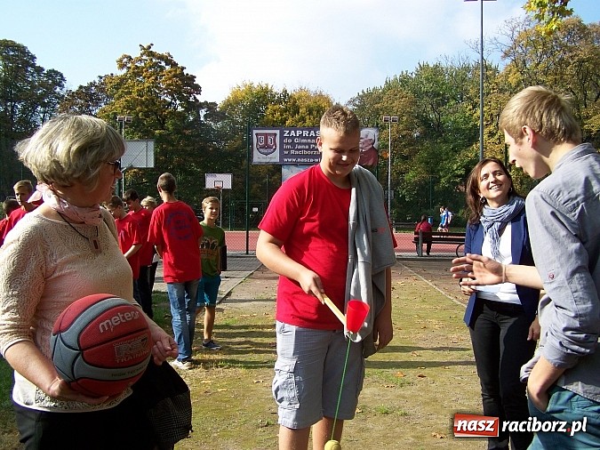 Zdjęcie w galerii na portalu naszraciborz.pl: Księża roznieśli w pył absolwentów  wiadomości z regionu