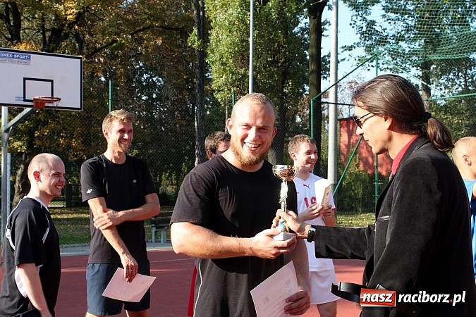 Zdjęcie w galerii na portalu naszraciborz.pl: Księża roznieśli w pył absolwentów  wiadomości z regionu