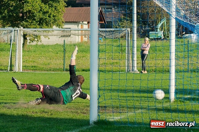 Zdjęcie w galerii na portalu naszraciborz.pl: Markowice-Grzegorzowice: Niewykorzystane sytuacje się mszczą wiadomości z regionu