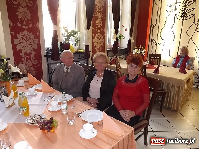 Zdjęcie w galerii na portalu naszraciborz.pl: ZNP świętuje Dzień Edukacji Narodowej. Seniorzy spotkali się w Raciborskiej wiadomości z regionu