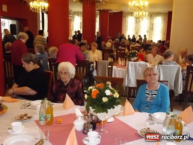 Zdjęcie w galerii na portalu naszraciborz.pl: ZNP świętuje Dzień Edukacji Narodowej. Seniorzy spotkali się w Raciborskiej wiadomości z regionu