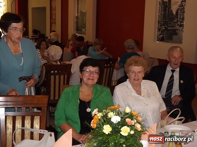 Zdjęcie w galerii na portalu naszraciborz.pl: ZNP świętuje Dzień Edukacji Narodowej. Seniorzy spotkali się w Raciborskiej wiadomości z regionu