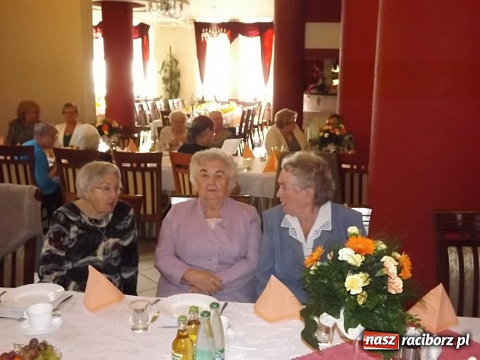 Zdjęcie w galerii na portalu naszraciborz.pl: ZNP świętuje Dzień Edukacji Narodowej. Seniorzy spotkali się w Raciborskiej wiadomości z regionu