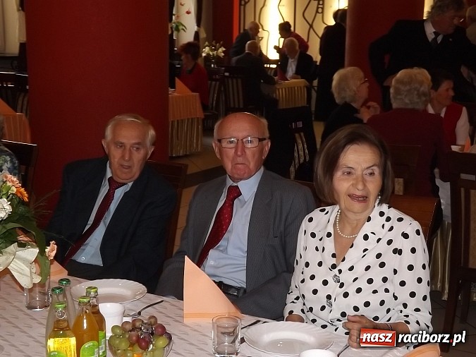 Zdjęcie w galerii na portalu naszraciborz.pl: ZNP świętuje Dzień Edukacji Narodowej. Seniorzy spotkali się w Raciborskiej wiadomości z regionu