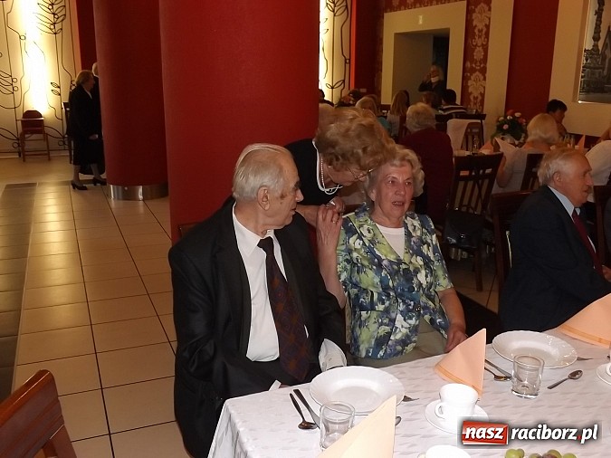 Zdjęcie w galerii na portalu naszraciborz.pl: ZNP świętuje Dzień Edukacji Narodowej. Seniorzy spotkali się w Raciborskiej wiadomości z regionu