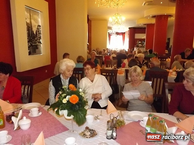 Zdjęcie w galerii na portalu naszraciborz.pl: ZNP świętuje Dzień Edukacji Narodowej. Seniorzy spotkali się w Raciborskiej wiadomości z regionu