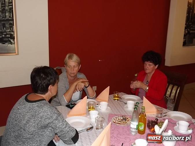 Zdjęcie w galerii na portalu naszraciborz.pl: ZNP świętuje Dzień Edukacji Narodowej. Seniorzy spotkali się w Raciborskiej wiadomości z regionu