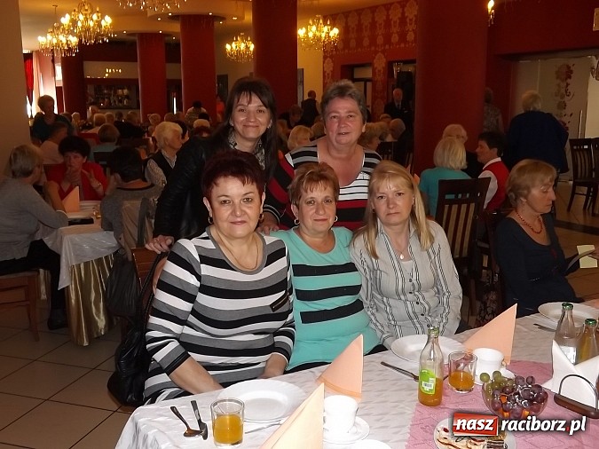 Zdjęcie w galerii na portalu naszraciborz.pl: ZNP świętuje Dzień Edukacji Narodowej. Seniorzy spotkali się w Raciborskiej wiadomości z regionu