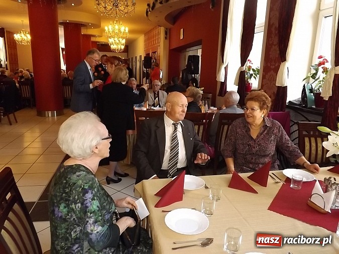 Zdjęcie w galerii na portalu naszraciborz.pl: ZNP świętuje Dzień Edukacji Narodowej. Seniorzy spotkali się w Raciborskiej wiadomości z regionu