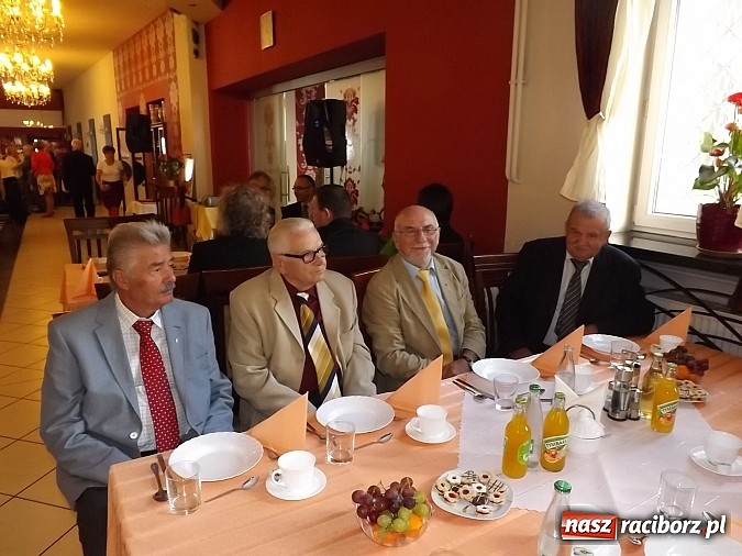 Zdjęcie w galerii na portalu naszraciborz.pl: ZNP świętuje Dzień Edukacji Narodowej. Seniorzy spotkali się w Raciborskiej wiadomości z regionu