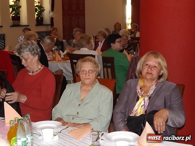 Zdjęcie w galerii na portalu naszraciborz.pl: ZNP świętuje Dzień Edukacji Narodowej. Seniorzy spotkali się w Raciborskiej wiadomości z regionu