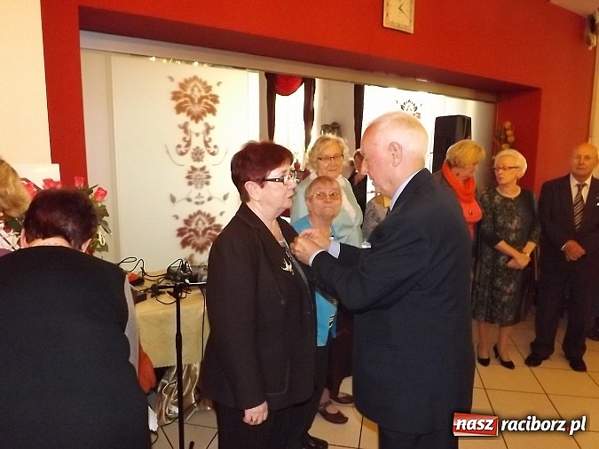 Zdjęcie w galerii na portalu naszraciborz.pl: ZNP świętuje Dzień Edukacji Narodowej. Seniorzy spotkali się w Raciborskiej wiadomości z regionu