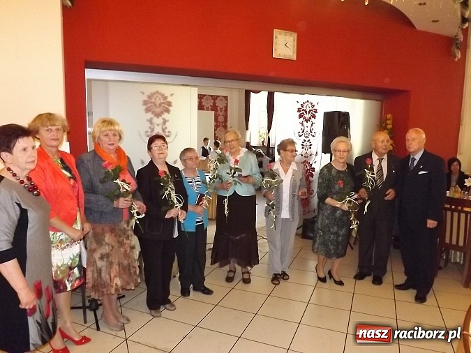 Zdjęcie w galerii na portalu naszraciborz.pl: ZNP świętuje Dzień Edukacji Narodowej. Seniorzy spotkali się w Raciborskiej wiadomości z regionu