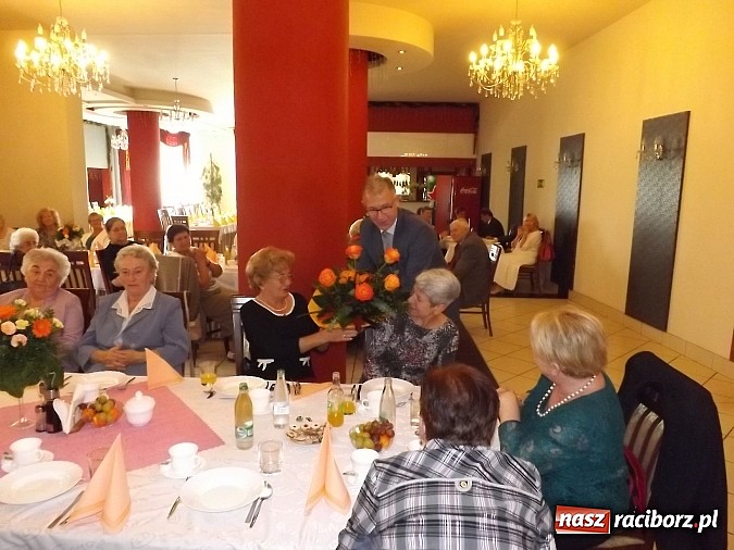 Zdjęcie w galerii na portalu naszraciborz.pl: ZNP świętuje Dzień Edukacji Narodowej. Seniorzy spotkali się w Raciborskiej wiadomości z regionu