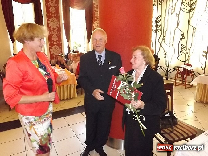 Zdjęcie w galerii na portalu naszraciborz.pl: ZNP świętuje Dzień Edukacji Narodowej. Seniorzy spotkali się w Raciborskiej wiadomości z regionu