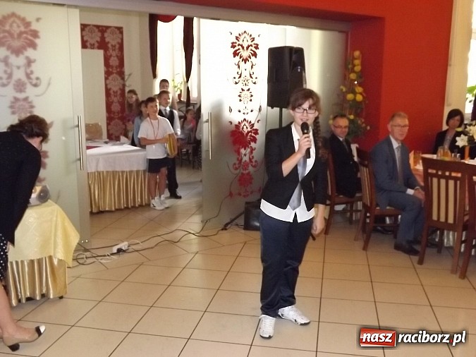 Zdjęcie w galerii na portalu naszraciborz.pl: ZNP świętuje Dzień Edukacji Narodowej. Seniorzy spotkali się w Raciborskiej wiadomości z regionu