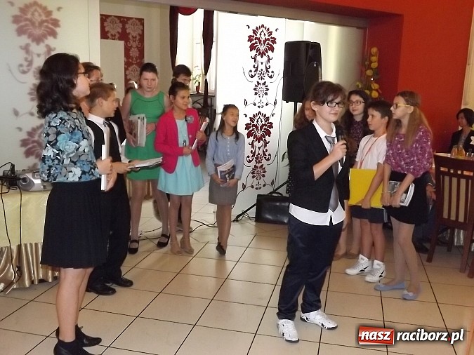 Zdjęcie w galerii na portalu naszraciborz.pl: ZNP świętuje Dzień Edukacji Narodowej. Seniorzy spotkali się w Raciborskiej wiadomości z regionu