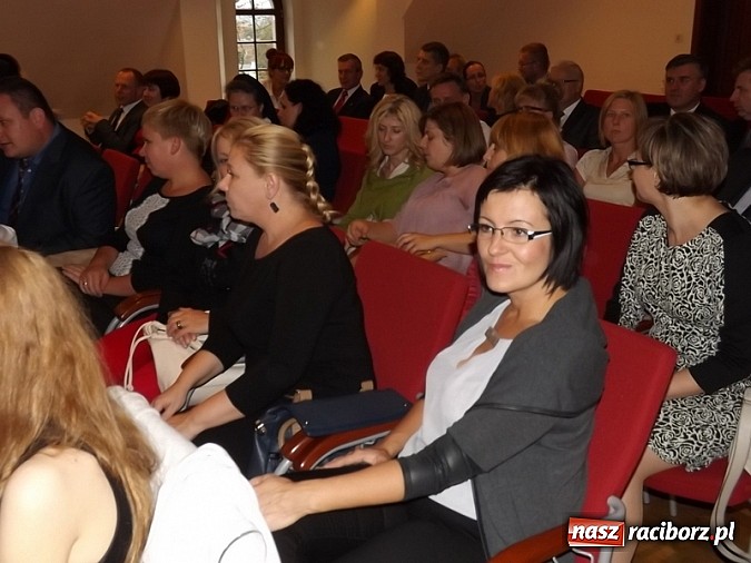 Zdjęcie w galerii na portalu naszraciborz.pl: Powiatowe obchody Dnia Edukacji Narodowej na Zamku Piastowskim wiadomości z regionu