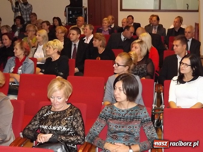 Zdjęcie w galerii na portalu naszraciborz.pl: Powiatowe obchody Dnia Edukacji Narodowej na Zamku Piastowskim wiadomości z regionu