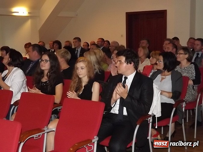 Zdjęcie w galerii na portalu naszraciborz.pl: Powiatowe obchody Dnia Edukacji Narodowej na Zamku Piastowskim wiadomości z regionu