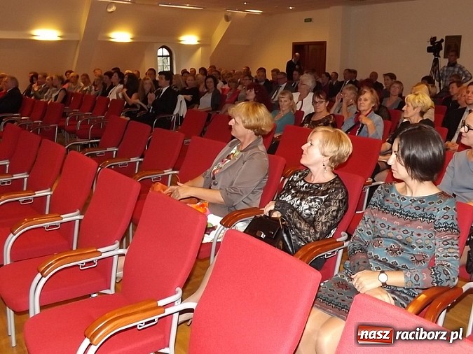 Zdjęcie w galerii na portalu naszraciborz.pl: Powiatowe obchody Dnia Edukacji Narodowej na Zamku Piastowskim wiadomości z regionu