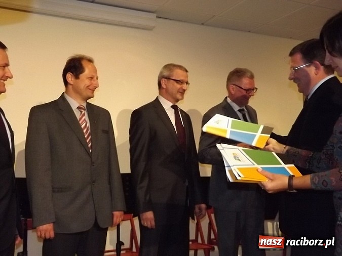 Zdjęcie w galerii na portalu naszraciborz.pl: Powiatowe obchody Dnia Edukacji Narodowej na Zamku Piastowskim wiadomości z regionu