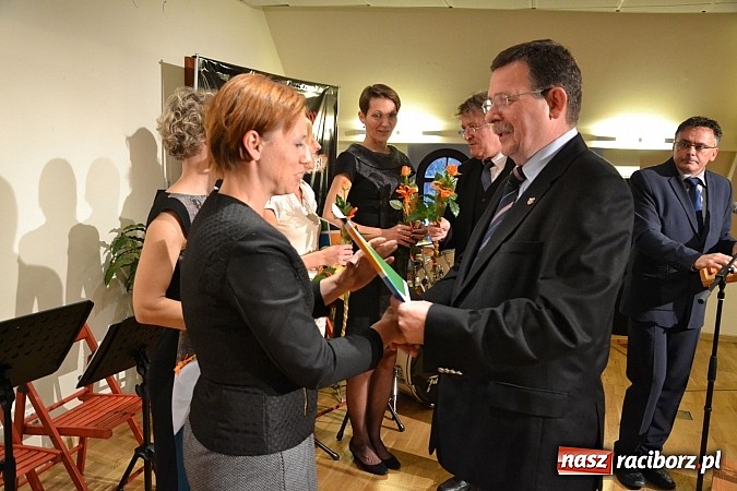 Zdjęcie w galerii na portalu naszraciborz.pl: Powiatowe obchody Dnia Edukacji Narodowej na Zamku Piastowskim wiadomości z regionu