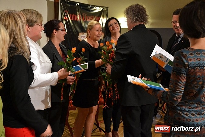 Zdjęcie w galerii na portalu naszraciborz.pl: Powiatowe obchody Dnia Edukacji Narodowej na Zamku Piastowskim wiadomości z regionu