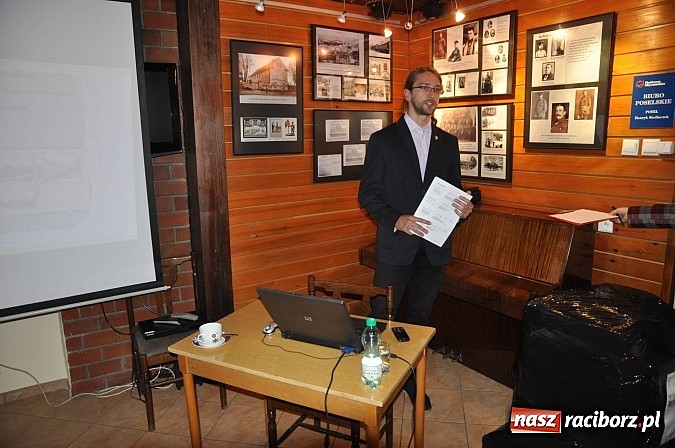 Zdjęcie w galerii na portalu naszraciborz.pl: Wieczór historyczny w TMZR. Spacer po Chałupkach wiadomości z regionu