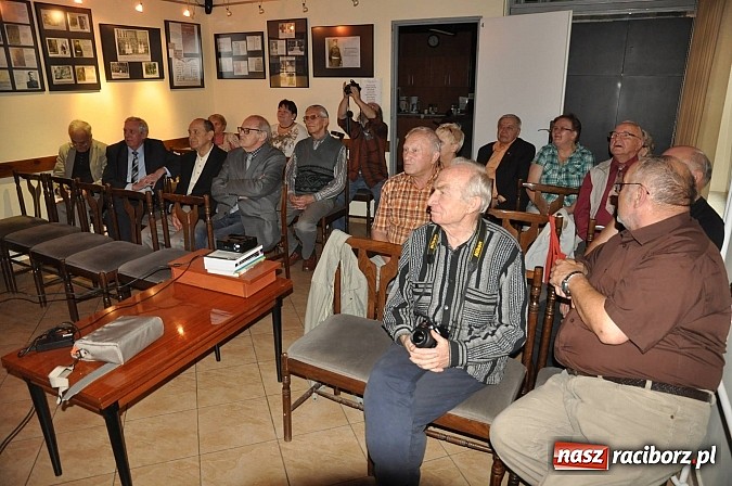 Zdjęcie w galerii na portalu naszraciborz.pl: Wieczór historyczny w TMZR. Spacer po Chałupkach wiadomości z regionu