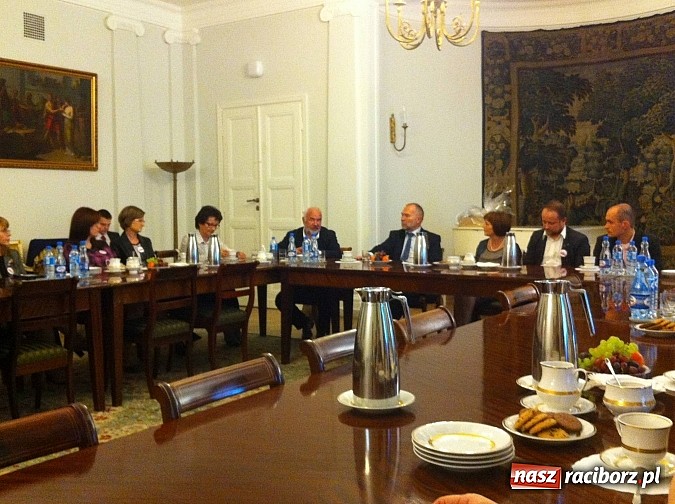 Zdjęcie w galerii na portalu naszraciborz.pl: Anglistka z Pietrowic Wielkich ambasadorem programu English Teaching  wiadomości z regionu