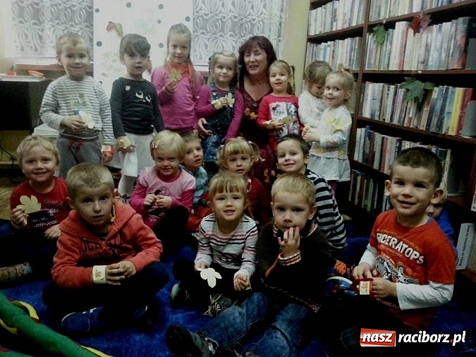 Zdjęcie w galerii na portalu naszraciborz.pl: Czytanie na dywanie na Ostrogu  wiadomości z regionu