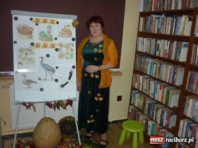 Zdjęcie w galerii na portalu naszraciborz.pl: Czytanie na dywanie na Ostrogu  wiadomości z regionu