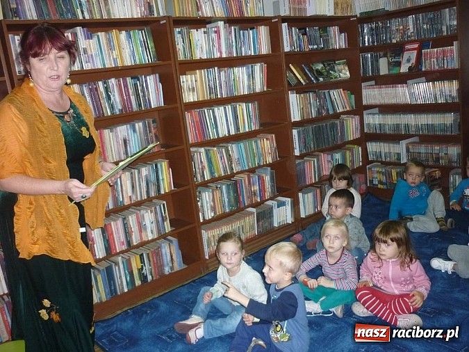 Zdjęcie w galerii na portalu naszraciborz.pl: Czytanie na dywanie na Ostrogu  wiadomości z regionu