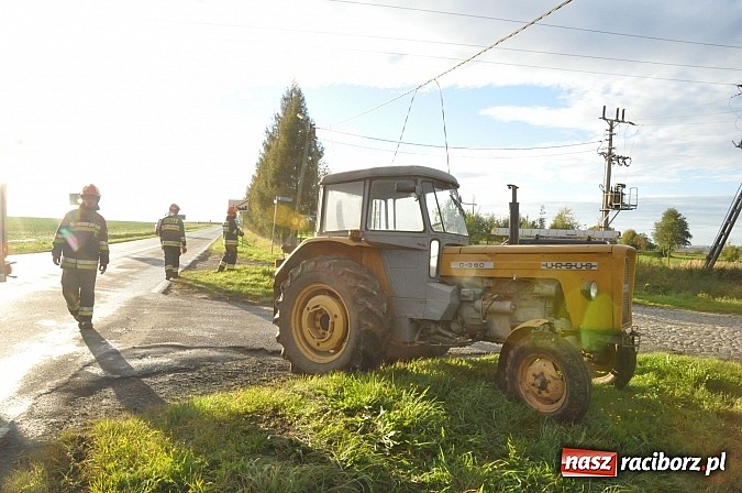 Zdjęcie w galerii na portalu naszraciborz.pl: Operacyjny land rover raciborskich strażaków dachował w Samborowicach na DW 916 wiadomości z regionu