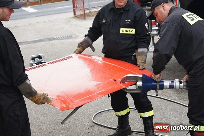 Zdjęcie w galerii na portalu naszraciborz.pl: Dzieci z Górek Śl. dostały kamizelki odblaskowe. Będą bezpieczniejsze wiadomości z regionu