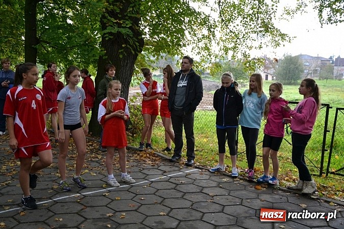 Zdjęcie w galerii na portalu naszraciborz.pl: Rejonowe Sztafetowe Biegi Przełajowe w Tworkowie wiadomości z regionu
