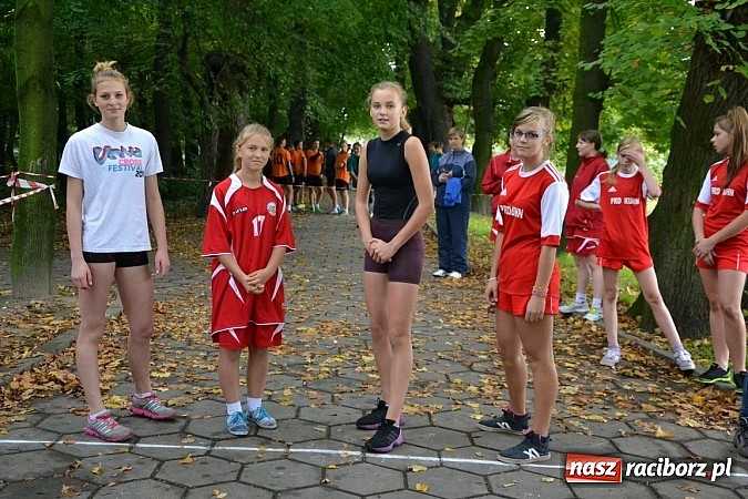 Zdjęcie w galerii na portalu naszraciborz.pl: Rejonowe Sztafetowe Biegi Przełajowe w Tworkowie wiadomości z regionu