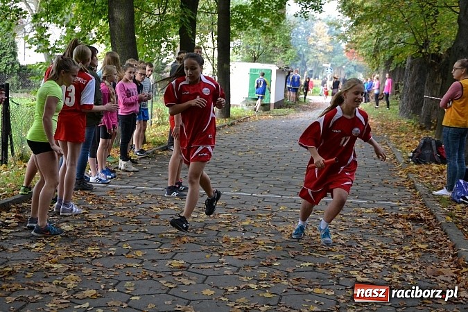 Zdjęcie w galerii na portalu naszraciborz.pl: Rejonowe Sztafetowe Biegi Przełajowe w Tworkowie wiadomości z regionu